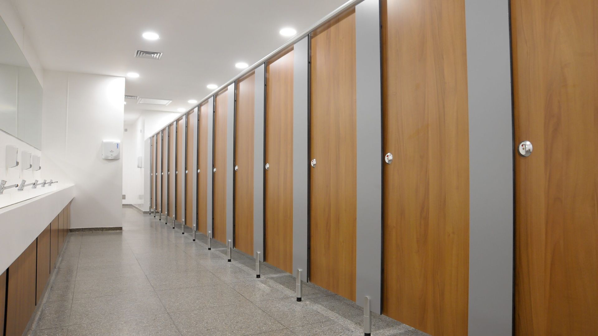 Spesialis Jasa Instalasi Toilet Kubikel Profesional & Terjangkau​